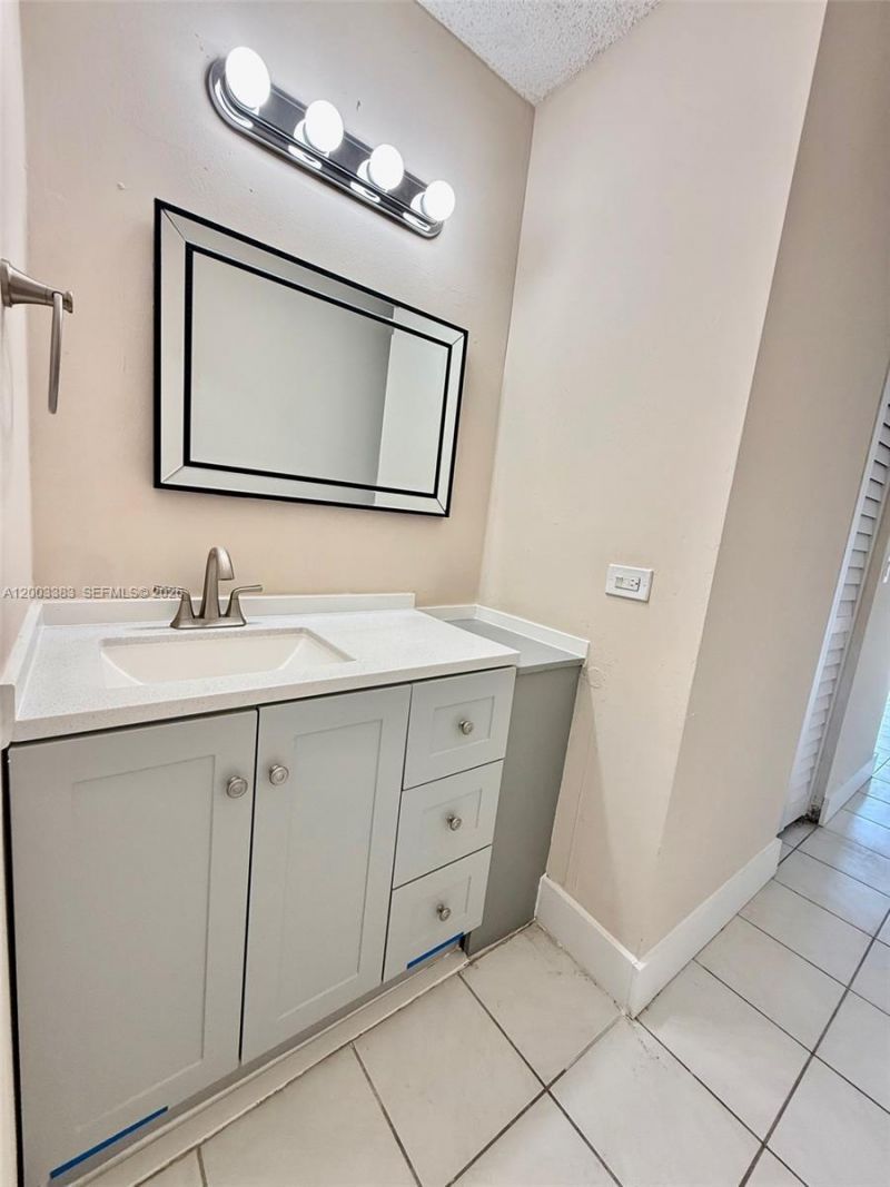 1950 W 54th St, Unit 115, Hialeah, FL 33012 Photo