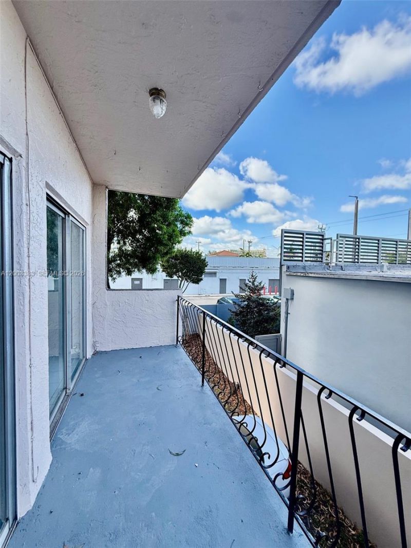 1950 W 54th St, Unit 115, Hialeah, FL 33012 Photo