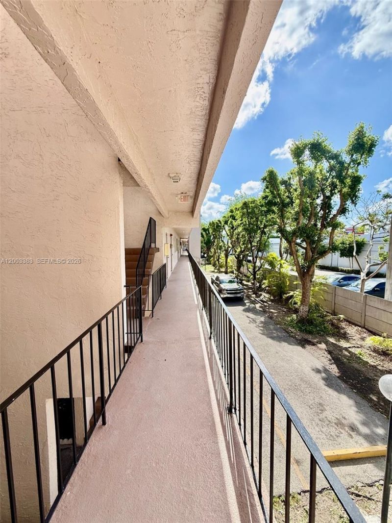 1950 W 54th St, Unit 115, Hialeah, FL 33012 Photo