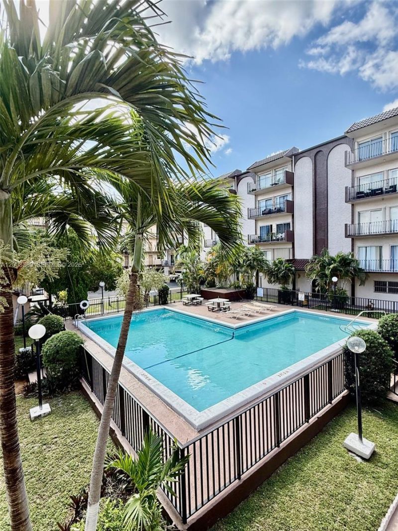 1950 W 54th St, Unit 115, Hialeah, FL 33012 Photo