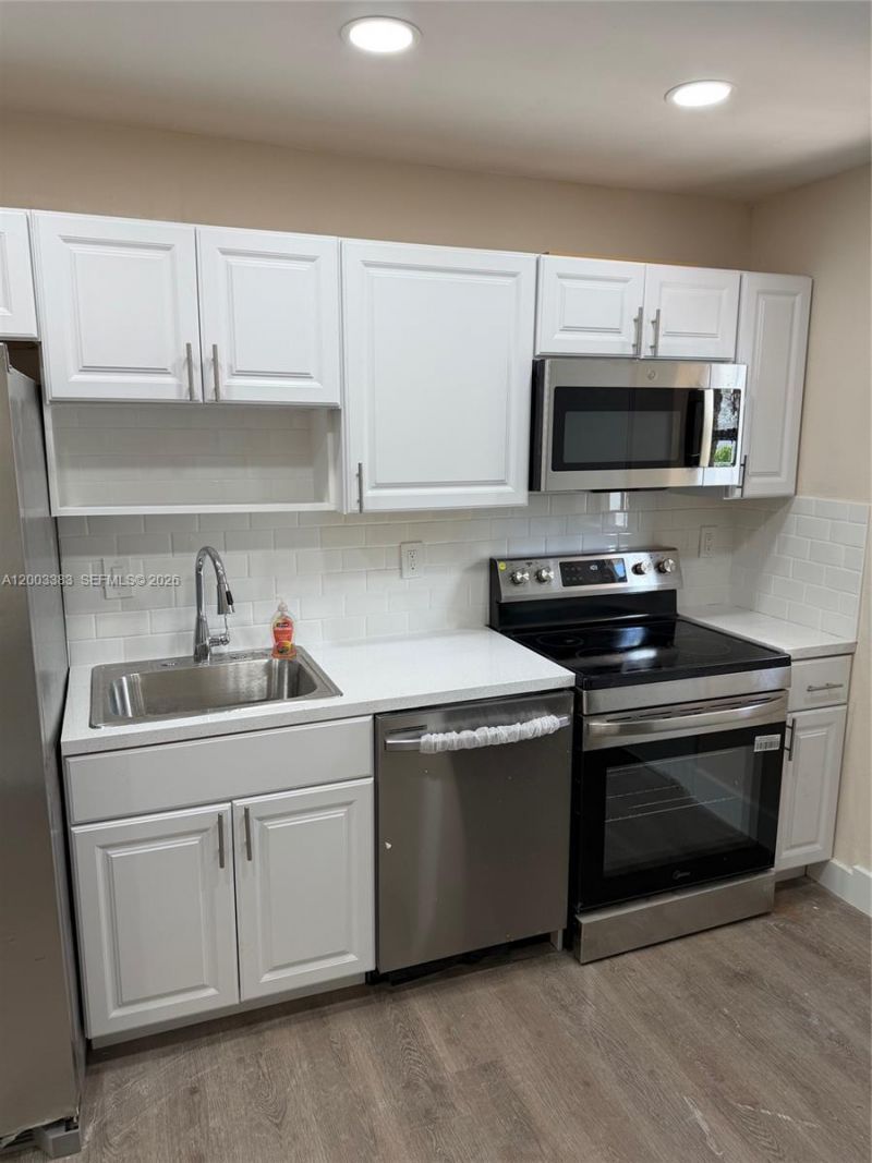 1950 W 54th St , Unit 115, Hialeah, FL 33012 Photo