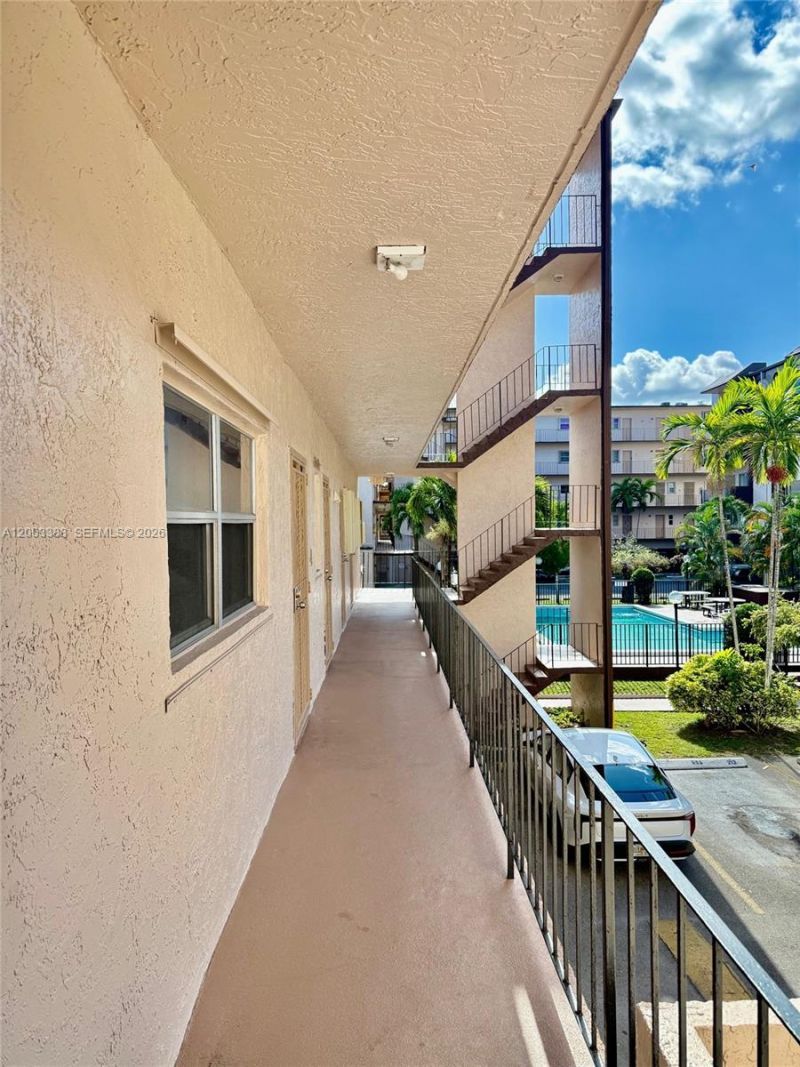 1950 W 54th St, Unit 115, Hialeah, FL 33012 Photo