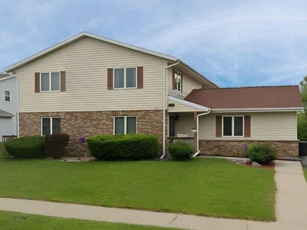 1605 Vogt Dr, West Bend, WI 53095