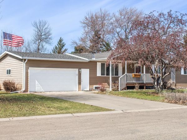 196 Hillcrest Avenue, Spicer, MN 56288