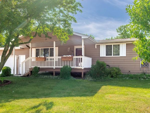196 Hillcrest Avenue, Spicer, MN 56288