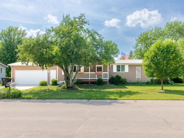 196 Hillcrest Avenue, Spicer, MN 56288