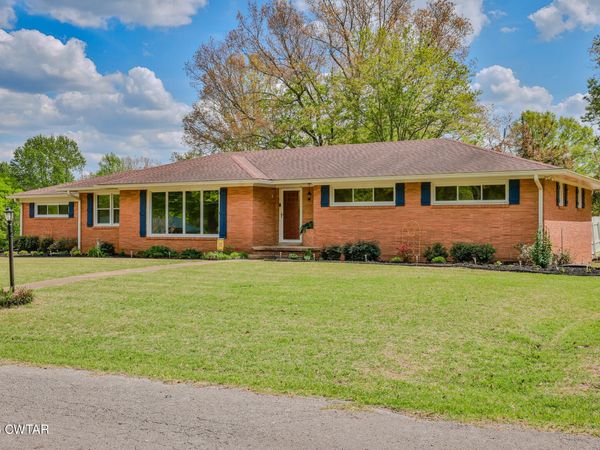 210 Lankford Street , Bruceton, TN 38317