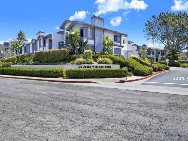 8878 Regents Road, Unit 201, San Diego, CA 92122