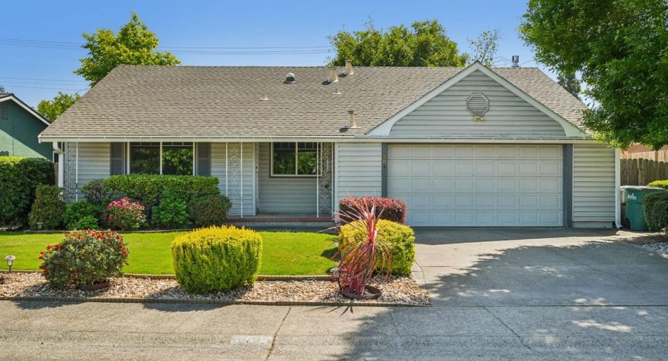 304 Margaret Way, Roseville, CA 95678 Photo