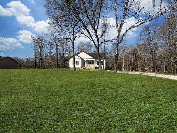 1416 East Piney Road , Dickson, TN 37055