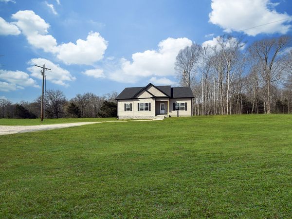 1424 East Piney Road , Dickson, TN 37055