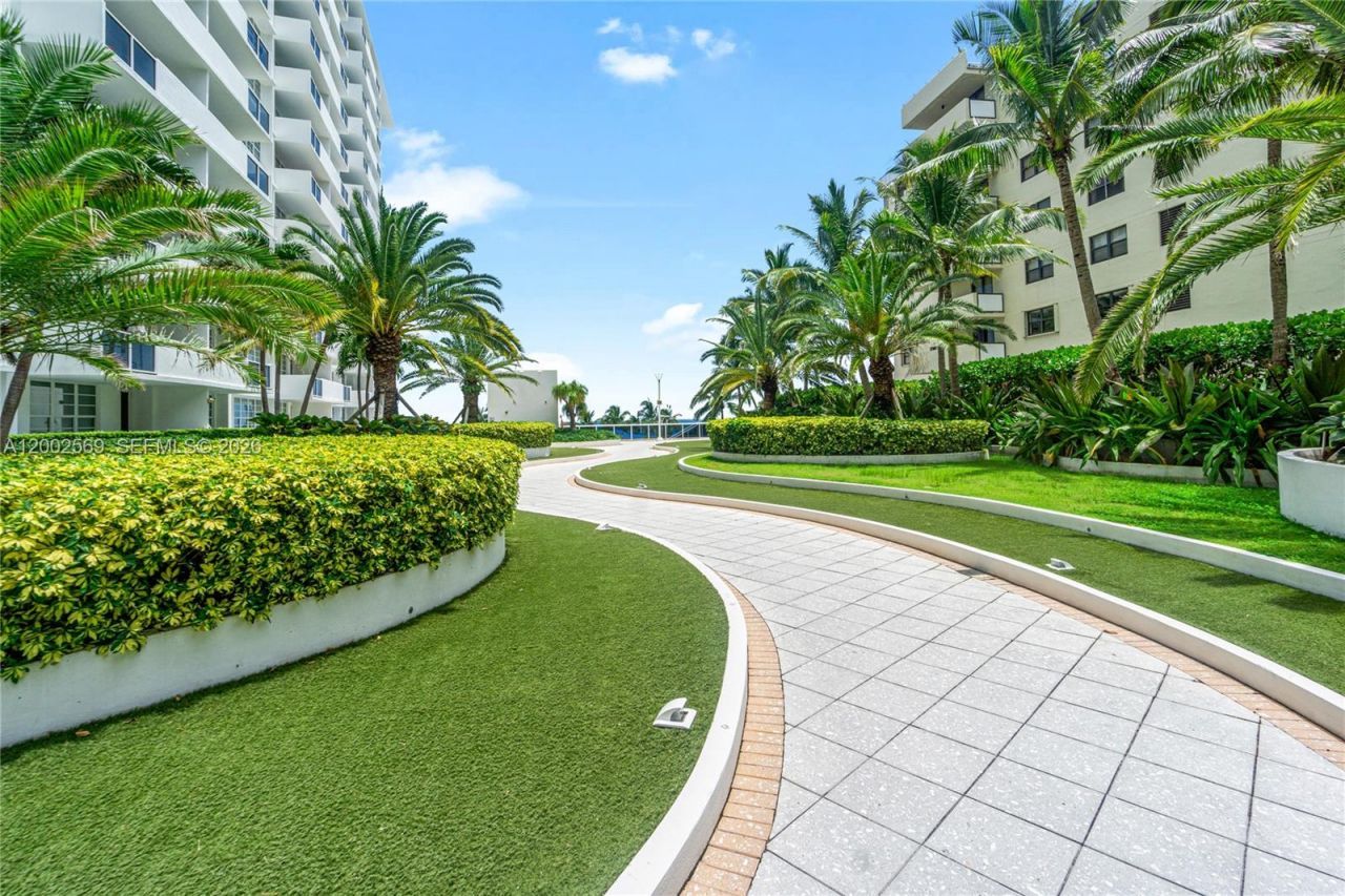 100 Lincoln Rd , Unit 1209, Miami Beach, FL 33139 Photo