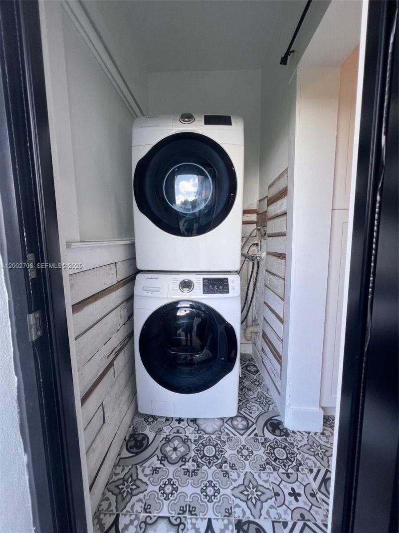 2272 SW 11th Terrace , Miami, FL 33135 Photo