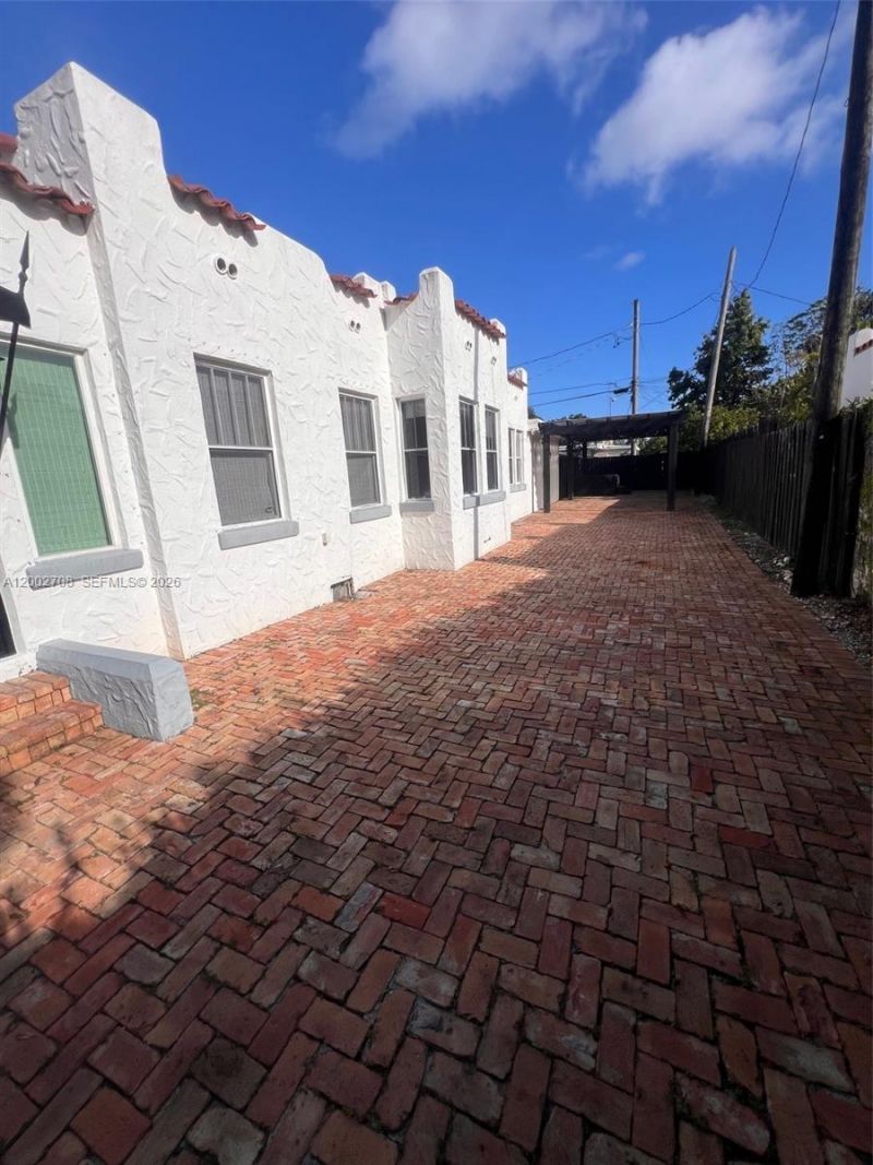 2272 SW 11th Terrace , Miami, FL 33135 Photo