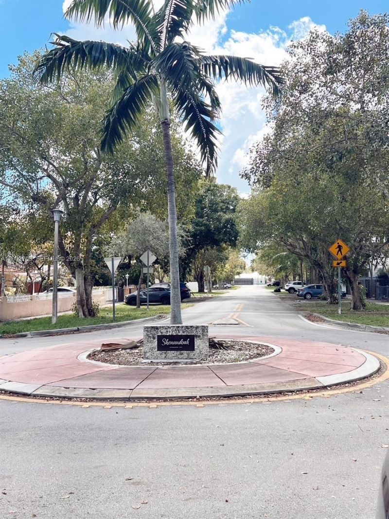 2272 SW 11th Terrace , Miami, FL 33135 Photo