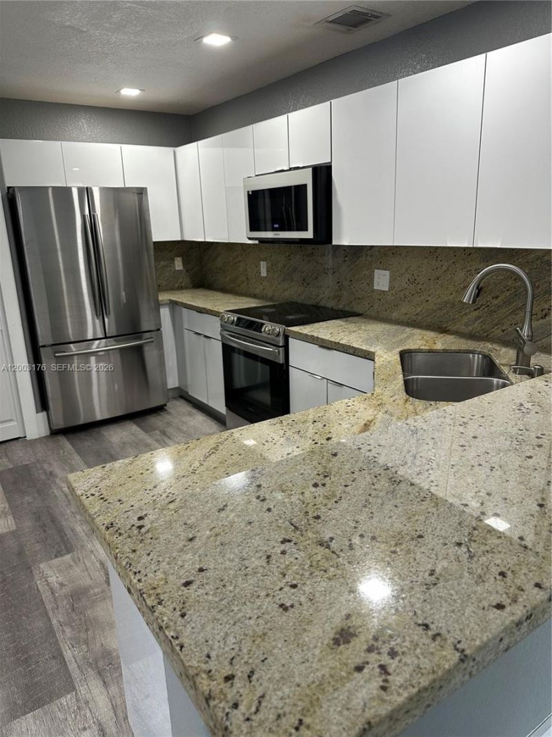 15981 SW 54th Ter , Miami, FL 33185 Photo