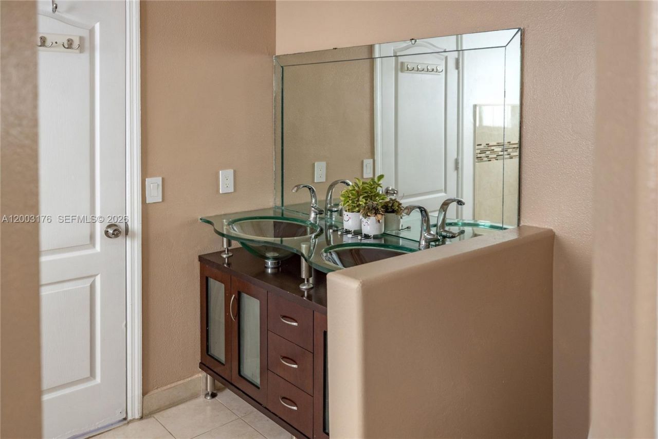 15981 SW 54th Ter , Miami, FL 33185 Photo