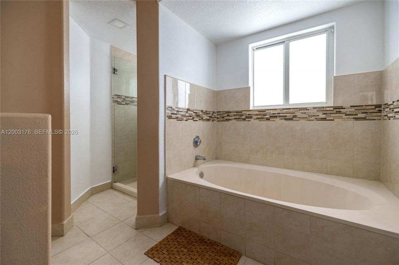 15981 SW 54th Ter , Miami, FL 33185 Photo