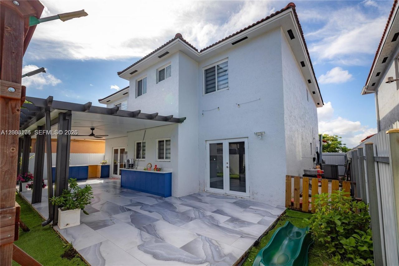 15981 SW 54th Ter , Miami, FL 33185 Photo