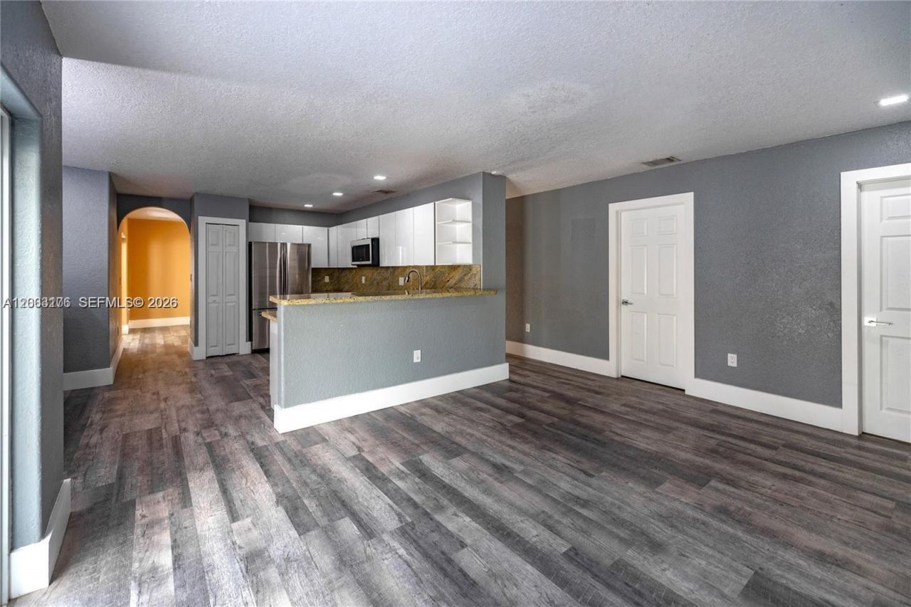 15981 SW 54th Ter , Miami, FL 33185 Photo