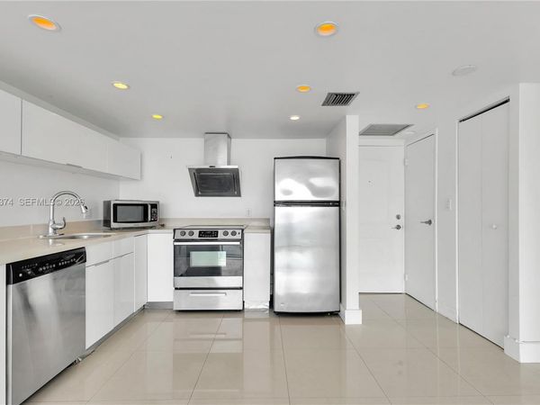 100 Bayview Dr , Unit 1002, Sunny Isles Beach, FL 33160