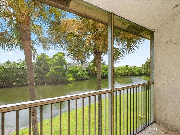 5560 Lakeside Dr , Unit 204, Margate, FL 33063