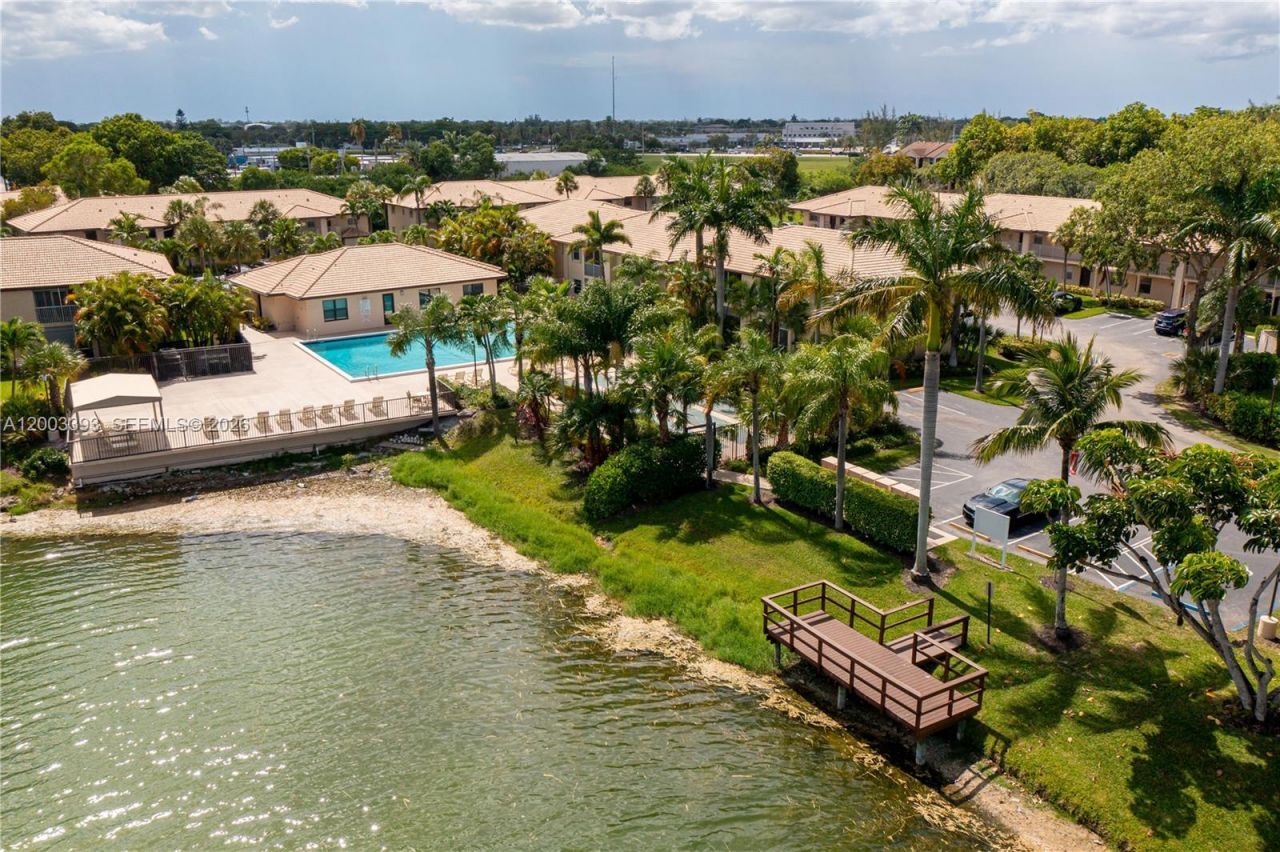 5560 Lakeside Dr , Unit 204, Margate, FL 33063 Photo