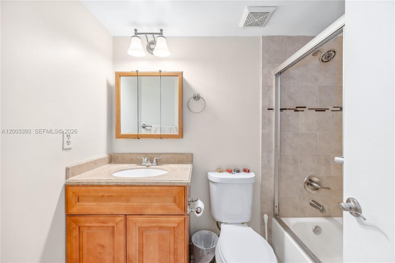 5560 Lakeside Dr , Unit 204, Margate, FL 33063 Photo