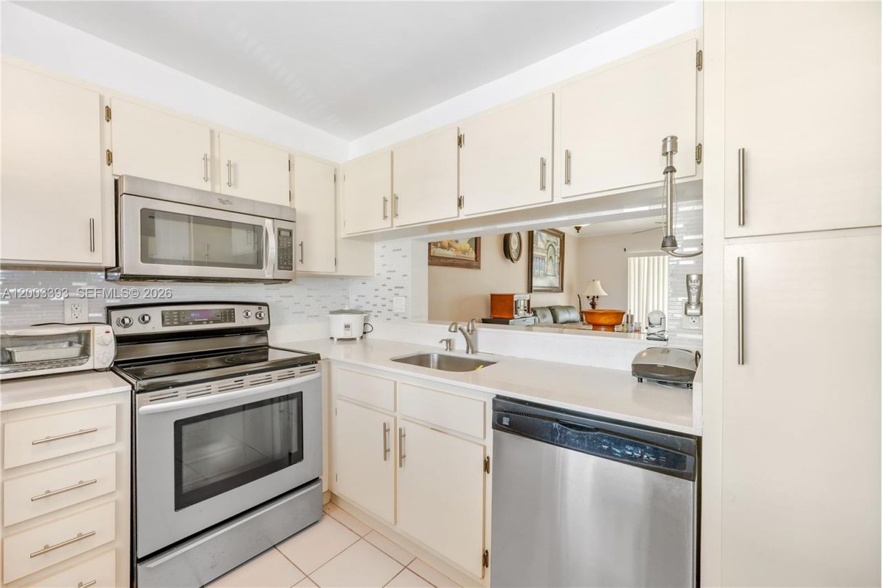 5560 Lakeside Dr , Unit 204, Margate, FL 33063 Photo