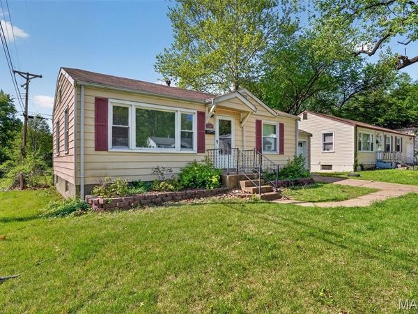 1124 Grenshaw Drive , St Louis, MO 63137