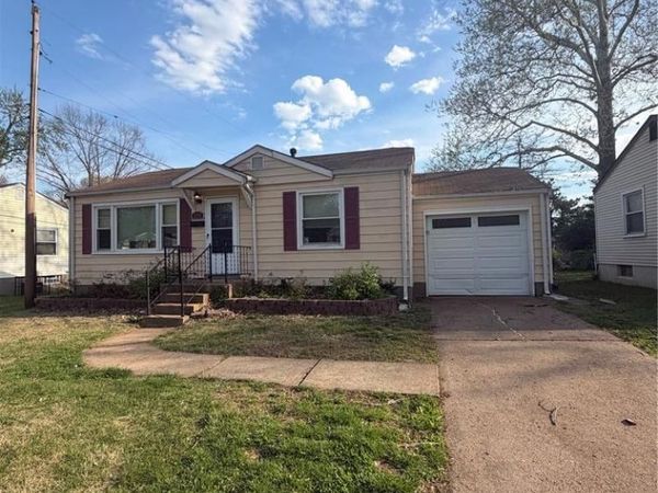 1124 Grenshaw Drive , St Louis, MO 63137