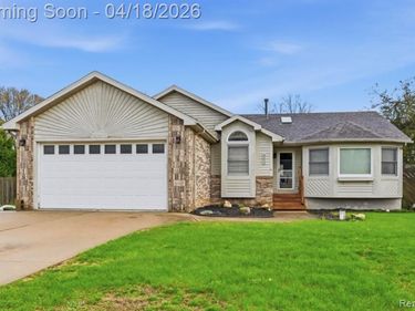 503 W Hamburg Street, Pinckney Vlg, MI 48169