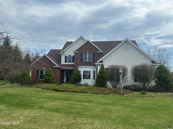 5 Avallon Way, Altamont, NY 12009