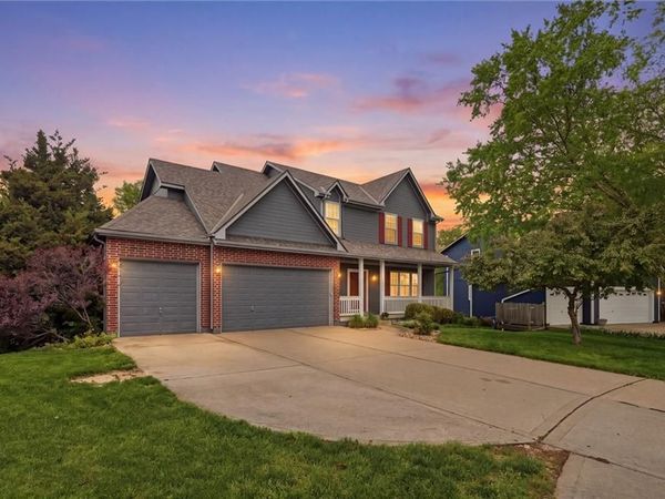 905 Paw Paw Lane, Liberty, MO 64068