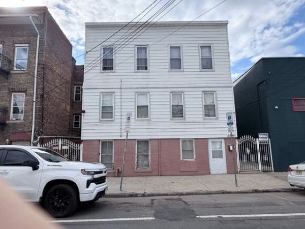 654 N 5Th St, Newark, NJ 07107