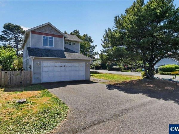 50 Evergreen Ct, Depoe Bay, OR 97341