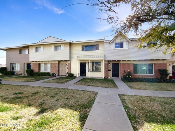 4488 E BELLEVIEW Street, Phoenix, AZ 85008