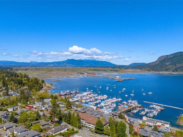 1715 Pritchard St, Unit 204, Cowichan Bay, BC V0R 1N1