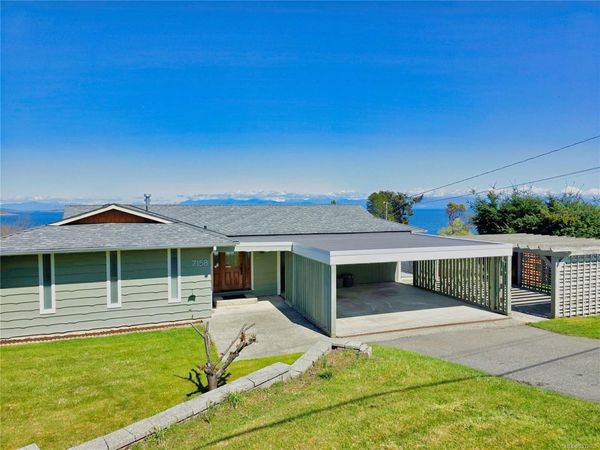 7158 Dickinson Rd , Lantzville, BC V0R 2H0