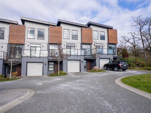 20 Avanti Pl, View Royal, BC V8Z 0E9