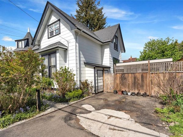 602 Battery St , Victoria, BC V8V 1E5