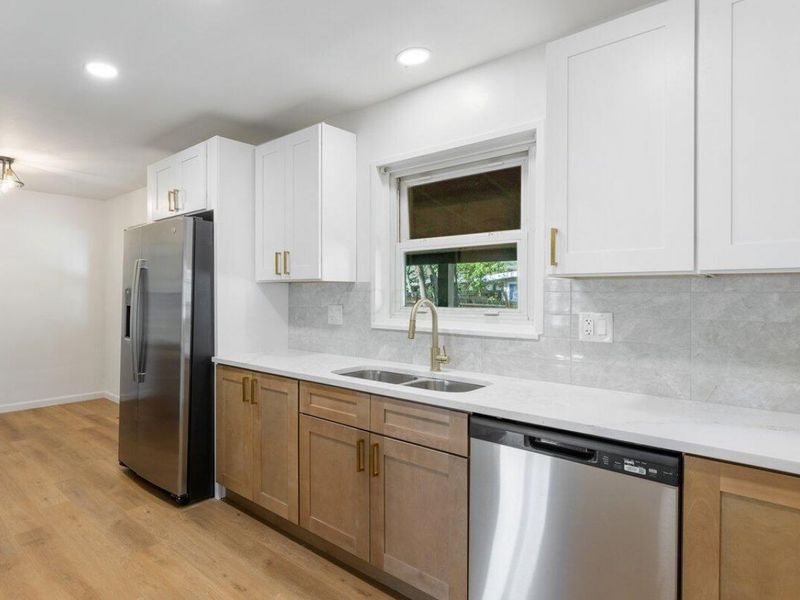 689 Georgian Drive , Columbus, OH 43228 Photo 6