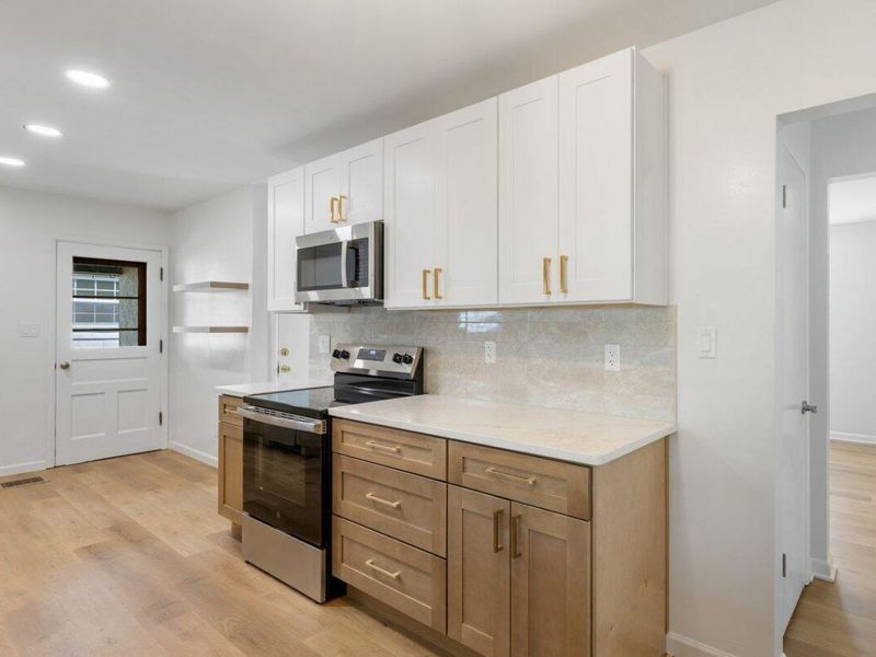 689 Georgian Drive , Columbus, OH 43228 Photo 7