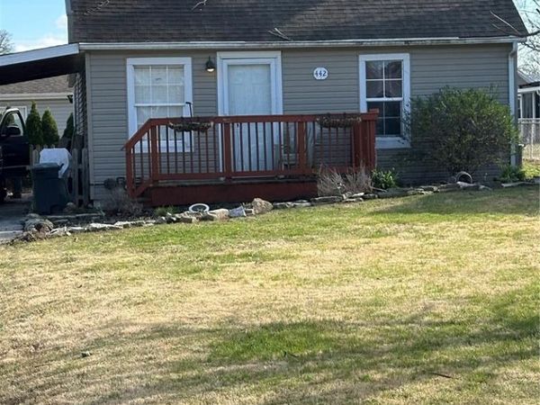 442 Pershing Avenue , Wood River, IL 62095