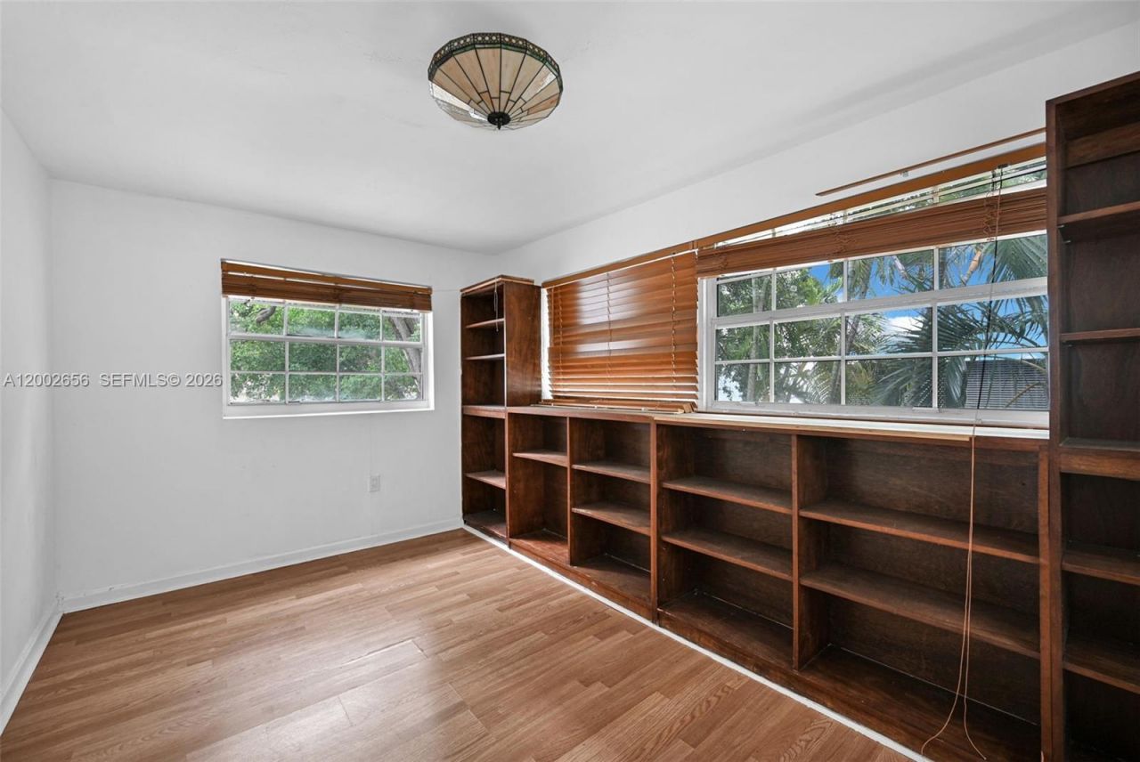 452 NE 30th St , Miami, FL 33137 Photo