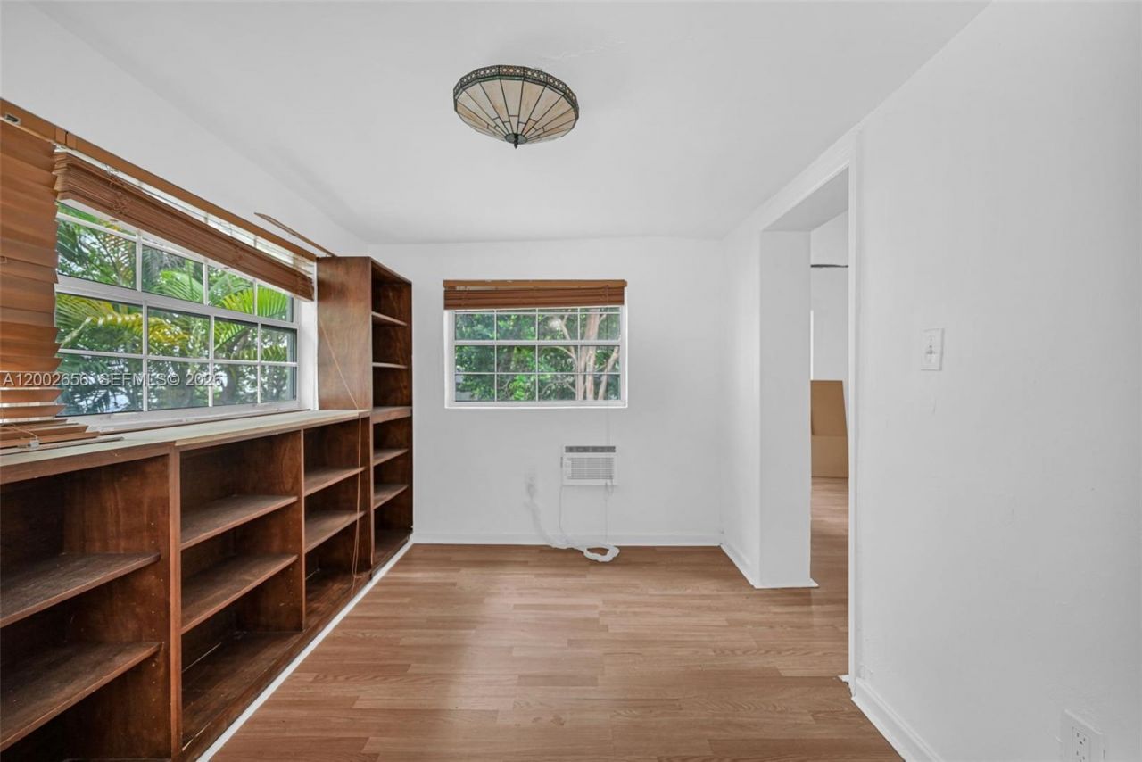 452 NE 30th St , Miami, FL 33137 Photo