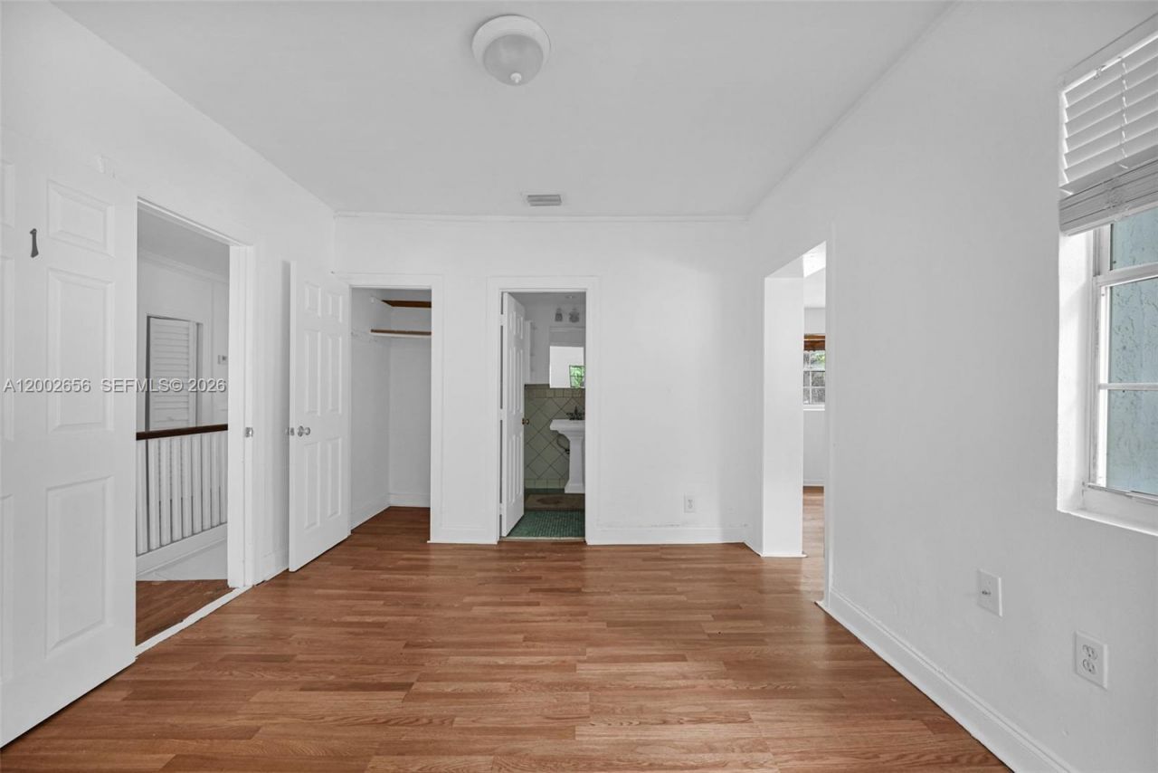 452 NE 30th St , Miami, FL 33137 Photo