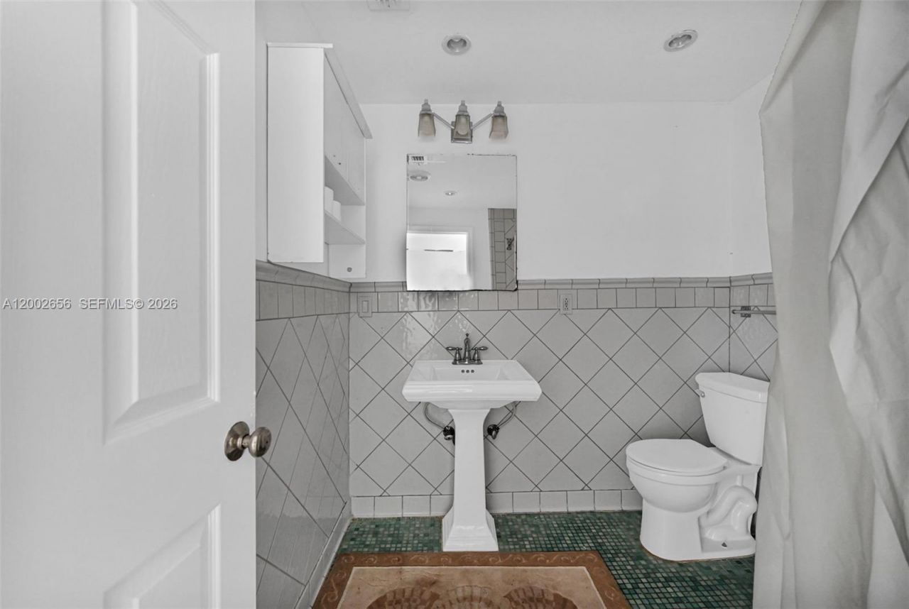 452 NE 30th St , Miami, FL 33137 Photo