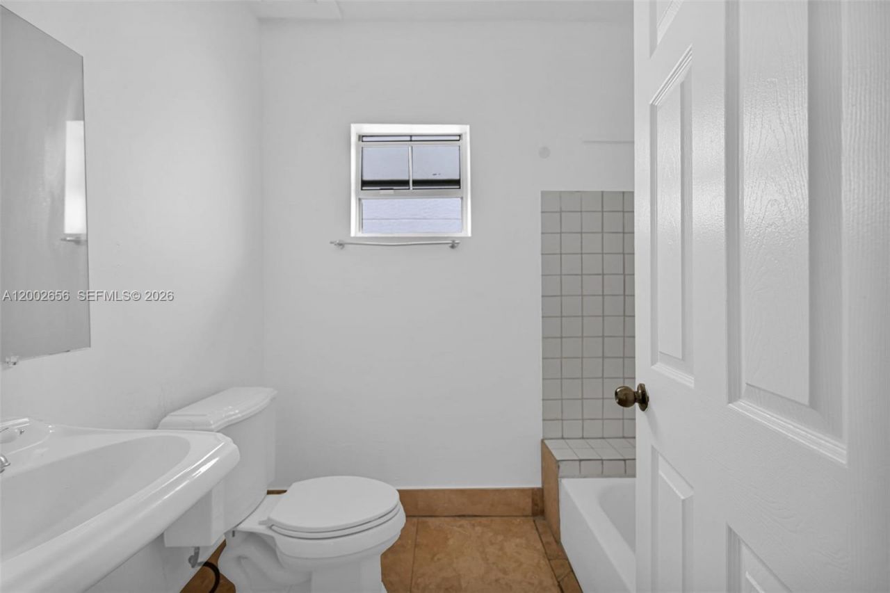 452 NE 30th St , Miami, FL 33137 Photo