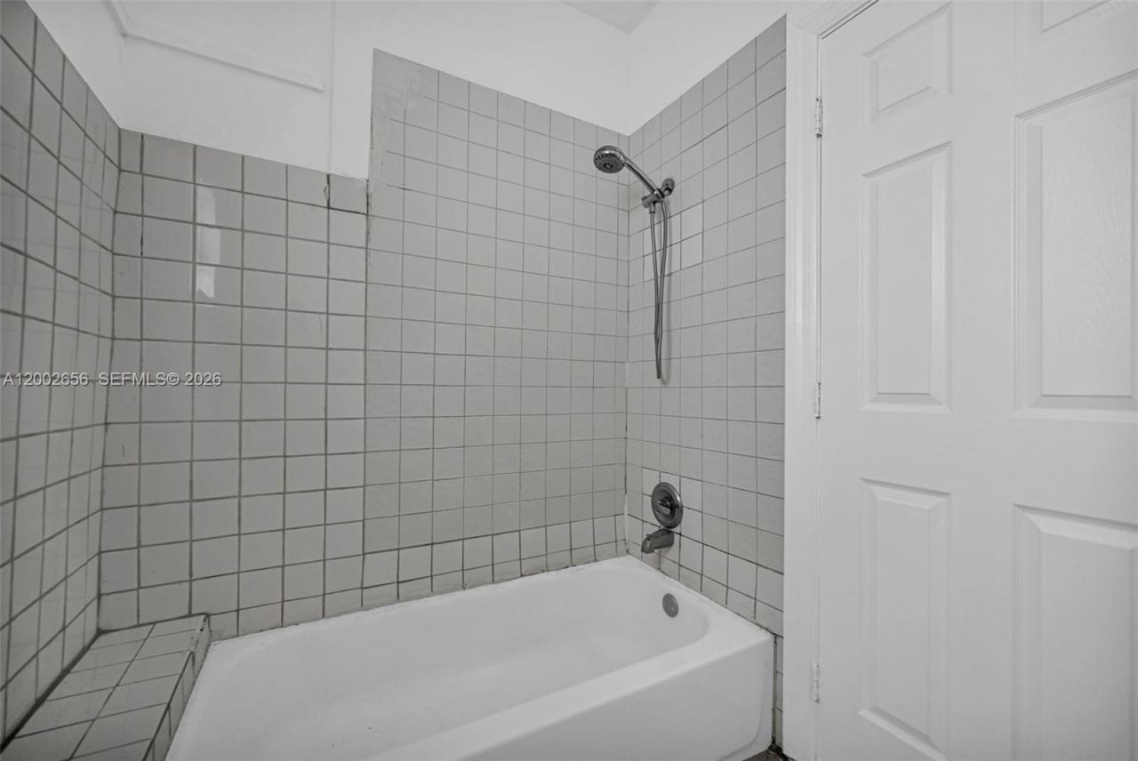 452 NE 30th St , Miami, FL 33137 Photo